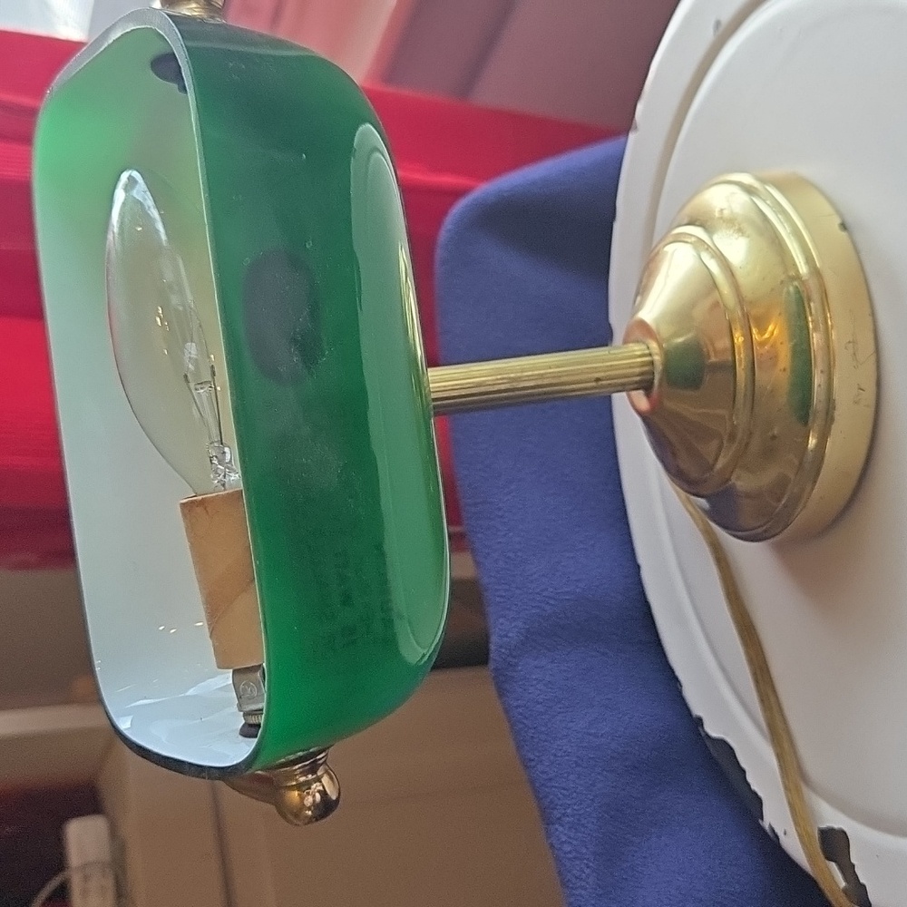 Vintage Bankers Desk Lamp in Brass and Green Glass, 1960